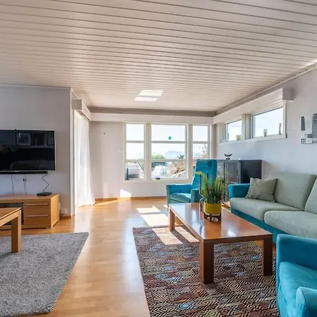 Henningsvaer, Lofoten With Fantastic View Exterior photo